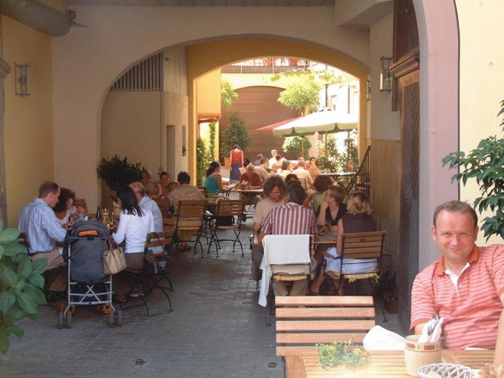 Gasthof Zum Weissen Lamm Sommerach Dış mekan fotoğraf